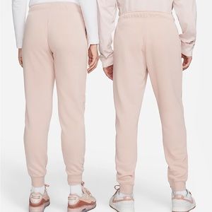 Women’s Nike Club Fleece Mid-Rise Joggers size Medium 8-10